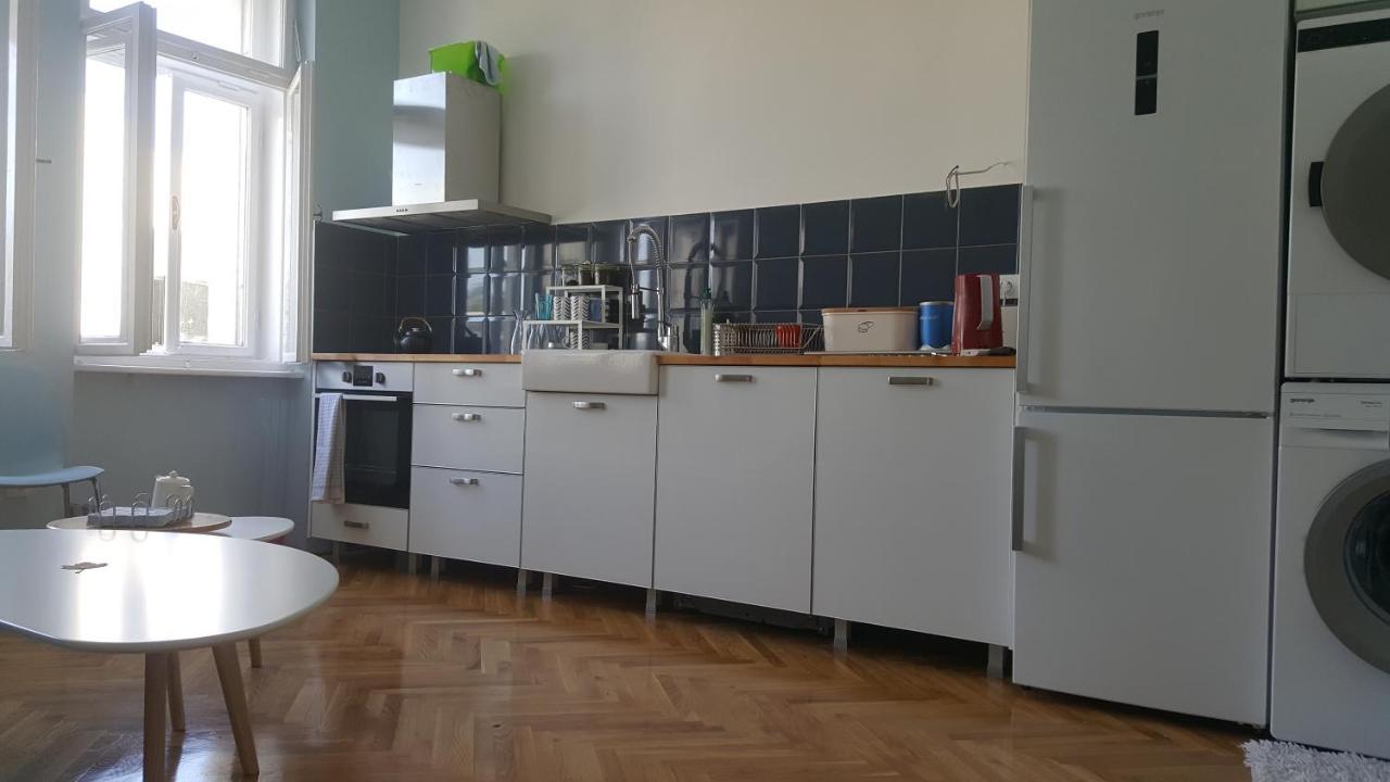 Room Next To Porto Montenegro 티바트 외부 사진